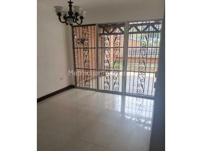 Casa de 5 alcobas en venta en Los Bernal, Medellín, 180 m² · foto 14 de 20