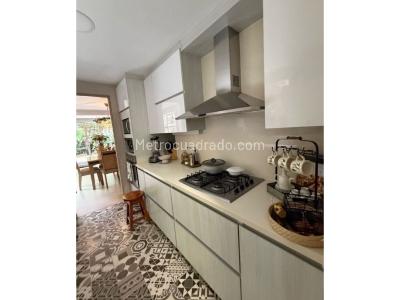 Casa de 3 alcobas en venta en Benedictinos, Envigado, 217 m² · foto 8 de 20