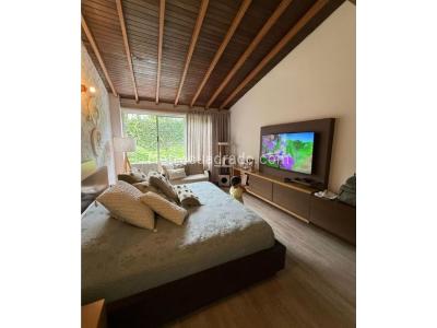Casa de 3 alcobas en venta en Benedictinos, Envigado, 217 m² · foto 16 de 20