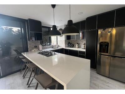 Apartamento de 3 alcobas en venta en El Poblado, Medellín, 150 m² · foto 3 de 20