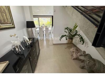 Casa de 3 alcobas en venta en Envigado, Envigado, 252 m² · foto 5 de 8