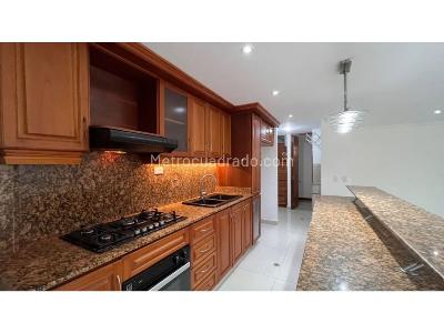 Casa de 4 alcobas en venta en El Poblado, Medellín, 273 m² · foto 3 de 20