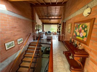 Casa de 3 alcobas en venta en Colombia / Antioquia / Envigado, Envigado, 240 m² · foto 4 de 16