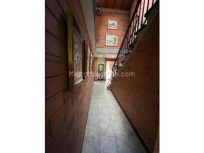 Casa de 3 alcobas en venta en Colombia / Antioquia / Envigado, Envigado, 240 m² · foto 16 de 16