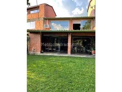 Casa de 3 alcobas en venta en Colombia / Antioquia / Envigado, Envigado, 240 m² · foto 3 de 16