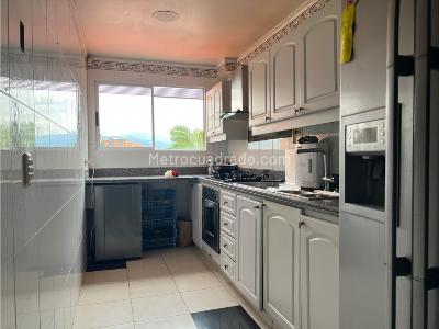 Casa de 5 alcobas en venta en Envigado, Envigado, 264 m² · foto 2 de 20