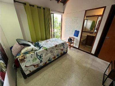 Casa de 4 alcobas en venta en Las Brujas, Envigado, 236 m² · foto 12 de 20