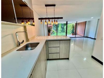 Casa de 3 alcobas en venta en Las Brujas, Envigado, 199 m² · foto 8 de 20