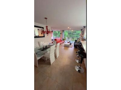 Apartamento de 2 alcobas en venta en Los Naranjos, Medellín, 118 m² · foto 5 de 7