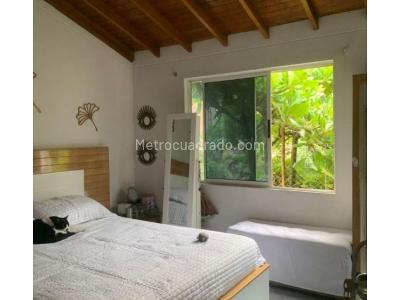 Casa de 3 alcobas en venta en Los Bernal, Medellín, 170 m² · foto 2 de 19