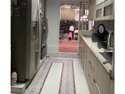 Casa de 3 alcobas en venta en Los Bernal, Medellín, 170 m² · foto 13 de 19