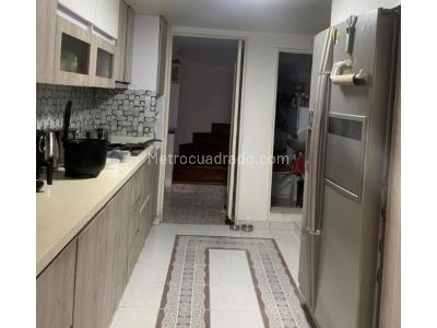Casa de 3 alcobas en venta en Los Bernal, Medellín, 170 m² · foto 14 de 19