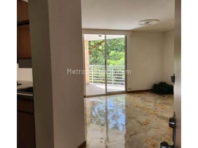 Apartamento en venta en La Almeria, Medellín · foto 2 de 20