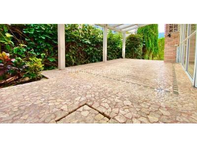 Casa de 4 alcobas en venta en El Poblado, Medellín, 276 m² · foto 8 de 13