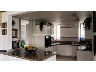 Apartamento de 3 alcobas en venta en El Poblado, Medellín, 206 m² · foto 4 de 20