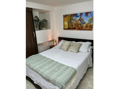 Apartaestudio en venta en Conquistadores, Medellín, 28 m² · foto 2 de 3