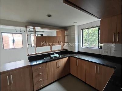 Apartamento de 3 alcobas en venta en La Mota, Medellín, 83 m² · foto 2 de 20