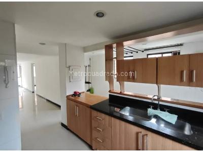 Apartamento de 3 alcobas en venta en La Mota, Medellín, 83 m² · foto 3 de 20