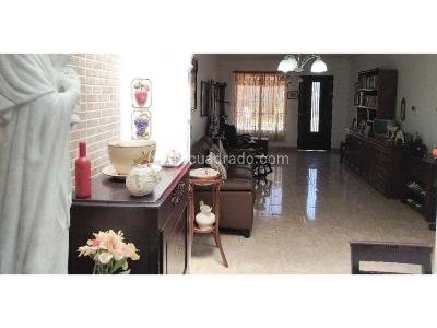 Casa de 4 alcobas en venta en Belen Rosales, Medellín, 90 m² · foto 2 de 14