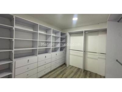 Casa de 3 alcobas en venta en Loma El Atravesado, Envigado, 290 m² · foto 6 de 20