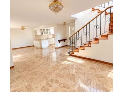 Casa de 4 alcobas en venta en El Escobero, Envigado, 182 m² · foto 2 de 20
