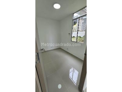 Apartamento de 3 alcobas en venta en Robledo Aurora Pedregal, Medellín, 47 m² · foto 2 de 10