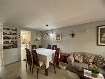 Apartamento de 3 alcobas en venta en La Francia, Bogotá, 74 m² · foto 10 de 12