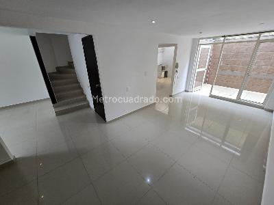 Casa de 4 alcobas en venta en Cañaveral, Floridablanca, 145 m² · foto 2 de 18
