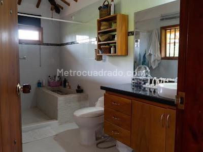 Casa de 5 alcobas en venta en San Simon De La Pradera, Floridablanca, 523 m² · foto 2 de 14