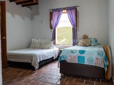Casa de 5 alcobas en venta en San Simon De La Pradera, Floridablanca, 523 m² · foto 3 de 14
