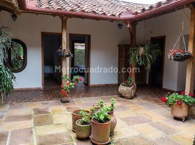 Casa de 5 alcobas en venta en San Simon De La Pradera, Floridablanca, 523 m² · foto 4 de 14