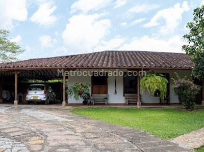 Casa de 5 alcobas en venta en San Simon De La Pradera, Floridablanca, 523 m² · foto 13 de 14