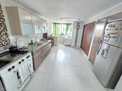 Apartamento de 4 alcobas en venta en Cabecera Del Llano, Bucaramanga, 203 m² · foto 4 de 12