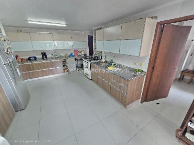 Apartamento de 4 alcobas en venta en Cabecera Del Llano, Bucaramanga, 203 m² · foto 5 de 12