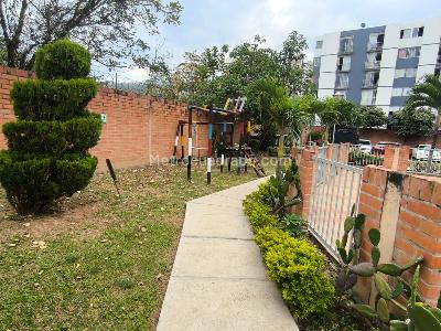 Casa de 5 alcobas en venta en Cañaveral, Floridablanca, 142 m² · foto 3 de 5