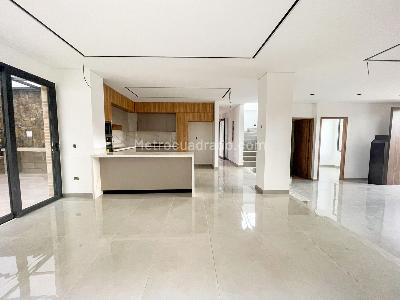 Casa de 5 alcobas en venta en Lagos Del Cacique, Bucaramanga, 486 m² · foto 2 de 20