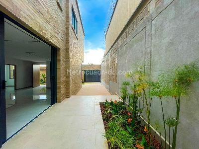 Casa de 5 alcobas en venta en Lagos Del Cacique, Bucaramanga, 486 m² · foto 7 de 20