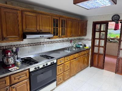 Casa de 4 alcobas en venta en Cacique, Bucaramanga, 400 m² · foto 4 de 9