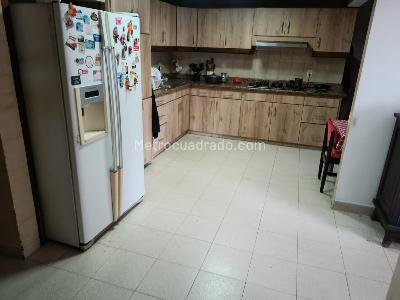 Apartamento de 4 alcobas en venta en Cabecera Del Llano, Bucaramanga, 235 m² · foto 4 de 10