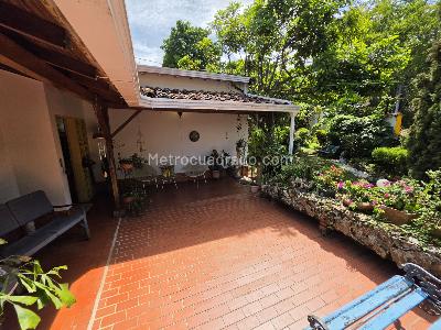 Casa de 5 alcobas en venta en Lagos Del Cacique, Bucaramanga, 280 m² · foto 2 de 20