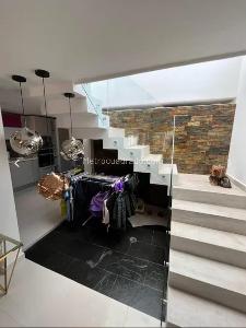 Casa de 3 alcobas en venta en Lagos Del Cacique, Bucaramanga, 220 m² · foto 2 de 10