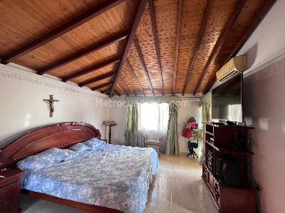 Casa de 5 alcobas en venta en Floridablanca, Floridablanca, 246 m² · foto 13 de 16