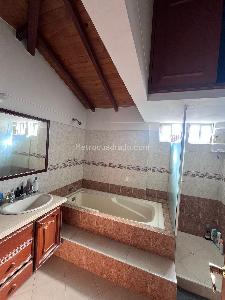 Casa de 5 alcobas en venta en Floridablanca, Floridablanca, 246 m² · foto 14 de 16