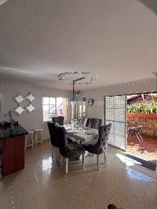 Casa de 5 alcobas en venta en Floridablanca, Floridablanca, 246 m² · foto 1 de 16