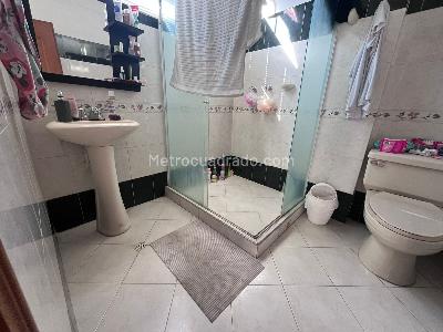Casa de 5 alcobas en venta en Floridablanca, Floridablanca, 246 m² · foto 4 de 16