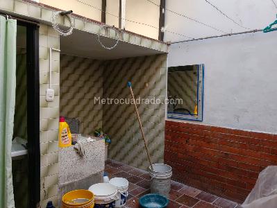 Casa de 5 alcobas en venta en San Miguel, Bucaramanga, 232 m² · foto 2 de 14