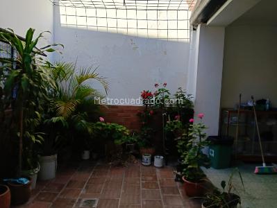 Casa de 5 alcobas en venta en San Miguel, Bucaramanga, 232 m² · foto 3 de 14