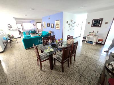 Casa de 5 alcobas en venta en Lagos Del Cacique, Bucaramanga, 580 m² · foto 2 de 17