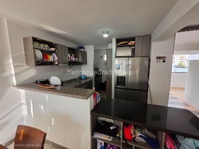 Apartamento de 3 alcobas en venta en Versalles, Floridablanca, 86 m² · foto 3 de 17