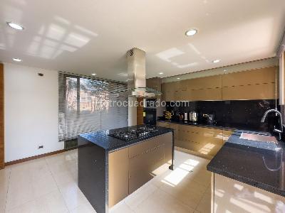 Casa de 4 alcobas en venta en San Jose De Bavaria, Bogotá, 265 m² · foto 7 de 20
